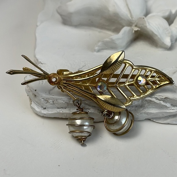 Japan Vintage Hair Clip With Dangling Caged Faux Pearls - Picture 6 of 8